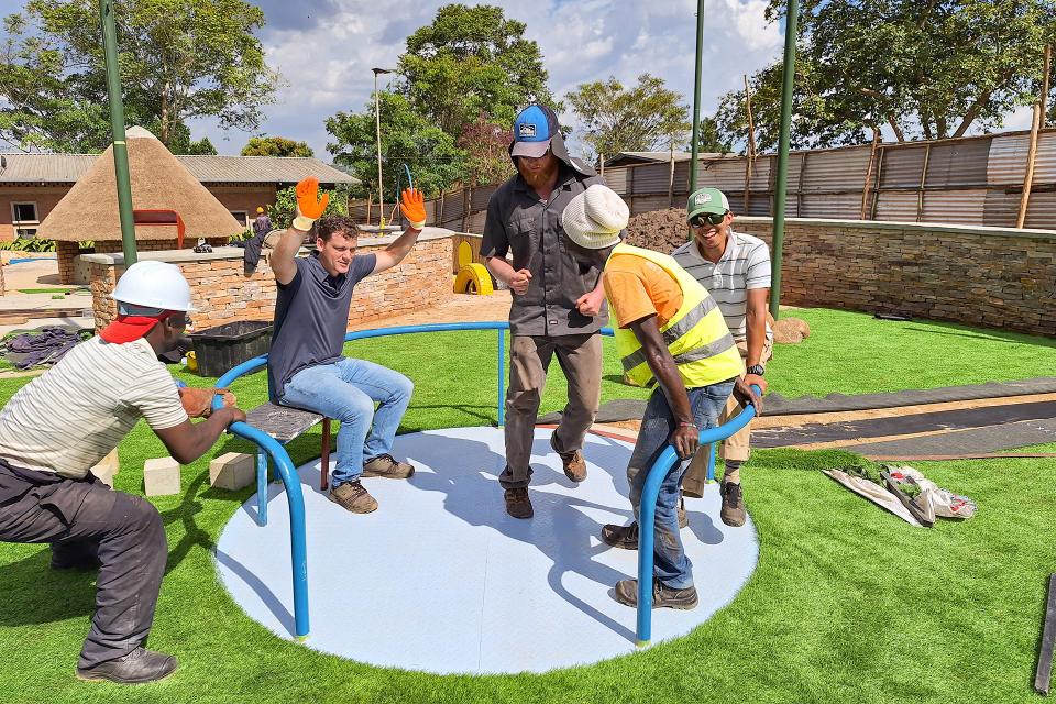 Construction crew on a spinner