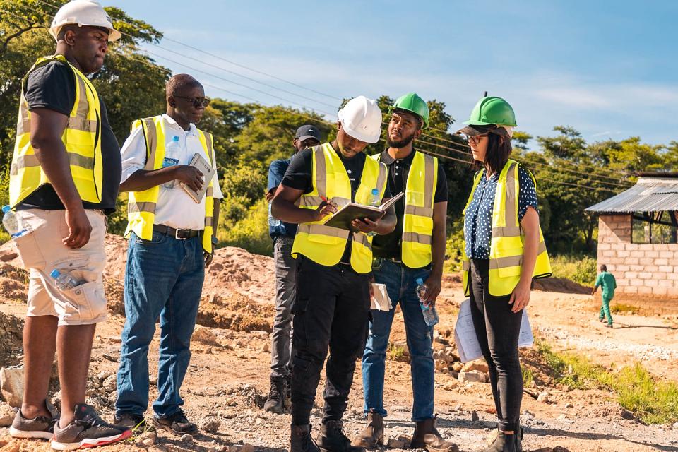 Discussing at the construction site